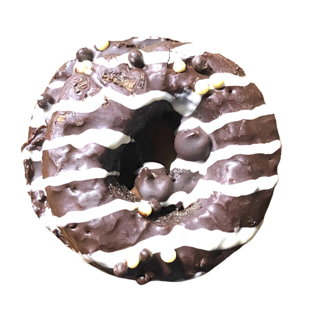 familymart-sweet-chocolate-croissant-donut-up