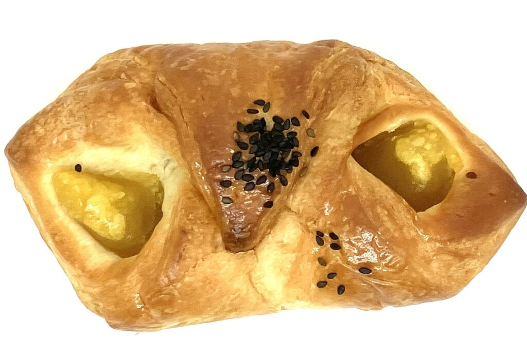 familymart-sweet-croissant-sweet-potato-up