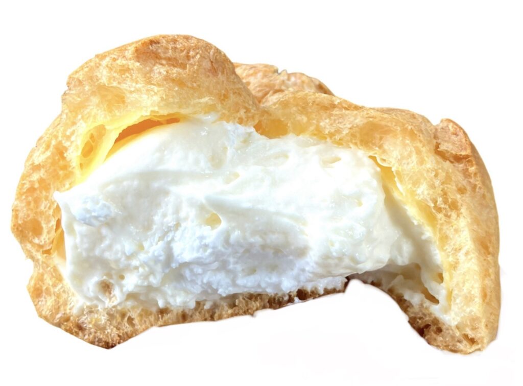 familymart-sweet-yogurt-cream-puff-eating 