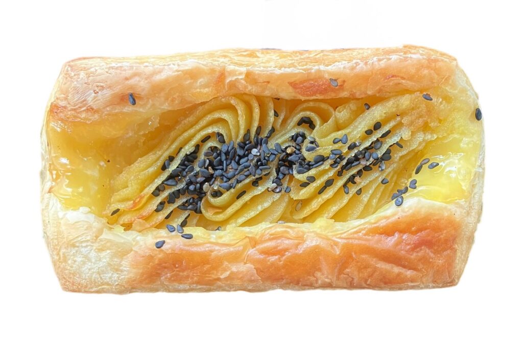 familymart-sweet-sweet-potato-tarte-danish-up