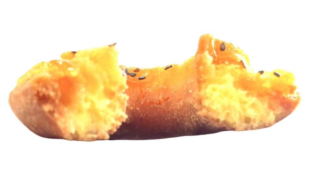 seveneleven-sweet-potato-donut-sesame-eating 