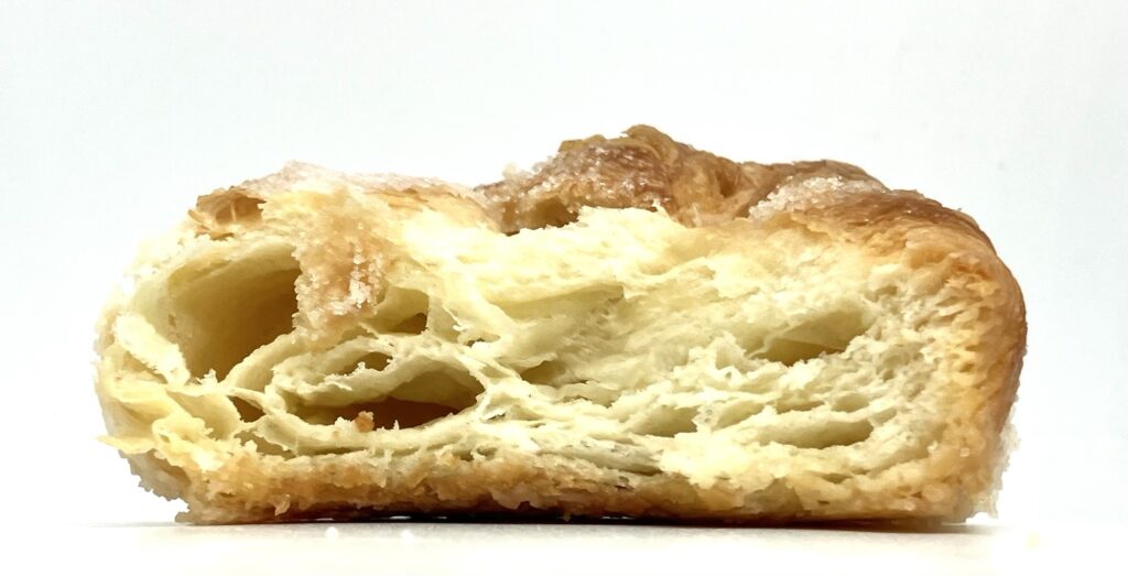 seveneleven-sweet-kouign-amann-eating 