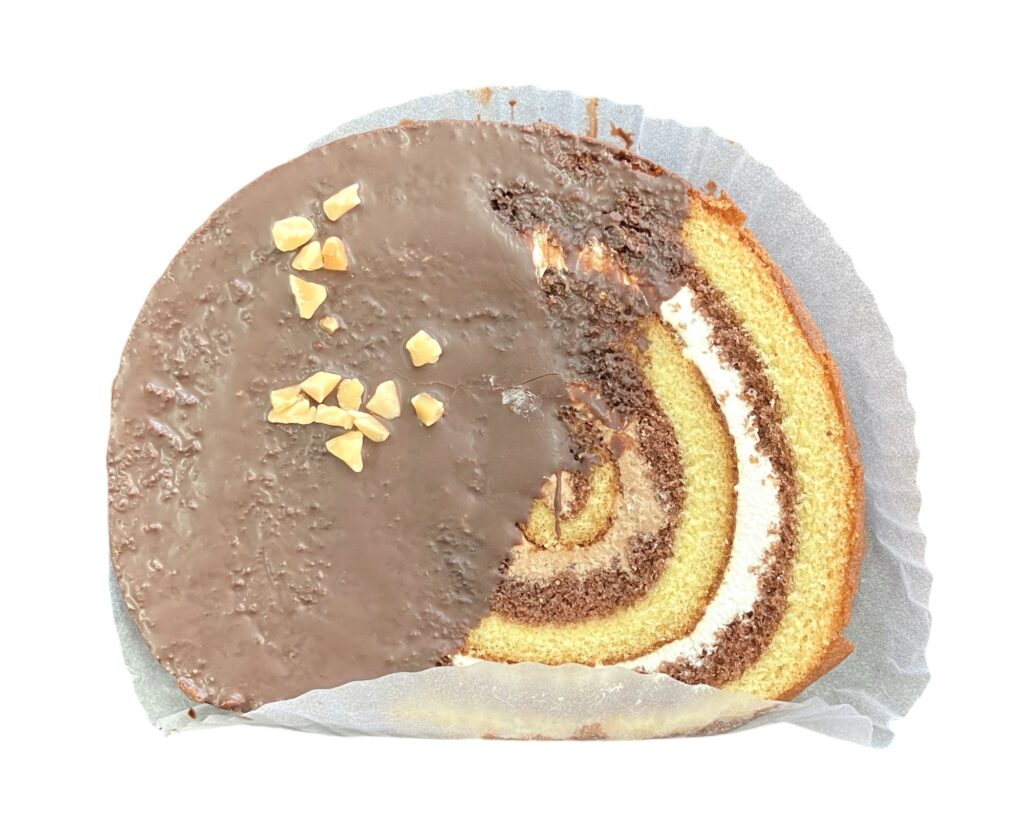 familymart-sweet-two-chocolate-roll-cake-up