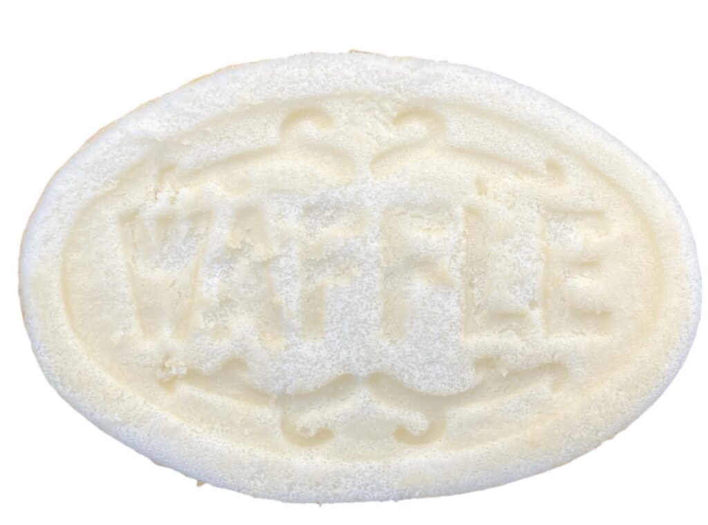 lawson-sweets-waffle-white-chocolate-up