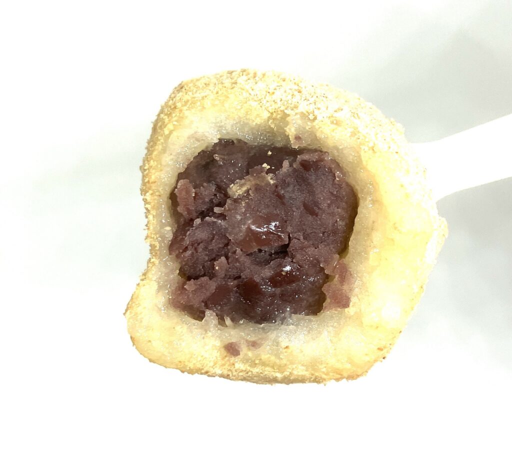 seveneleven-sweets-millet-dumpling-red-paste-eating 