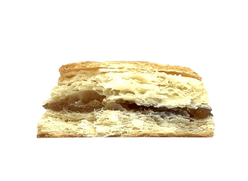 familymart-sweet-maple-biscuit-eating 