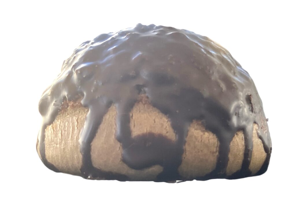 seveneleven-sweets-cream-puff-chocolate-cream-coating-side