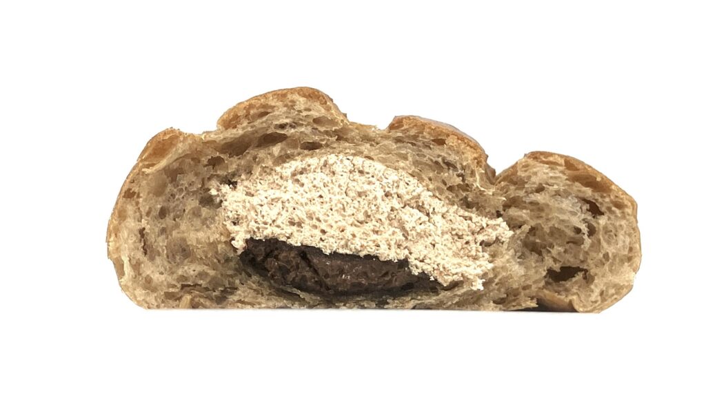 seveneleven-sweets-ghana-chocolat-bread-eating 