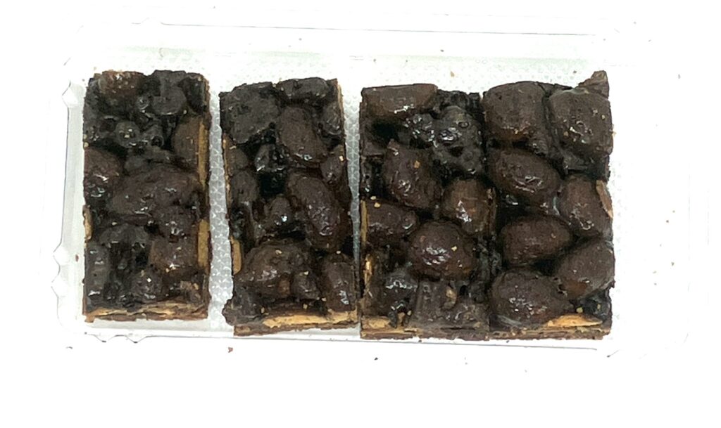 familymart-sweet-black-thunder-florentines-up