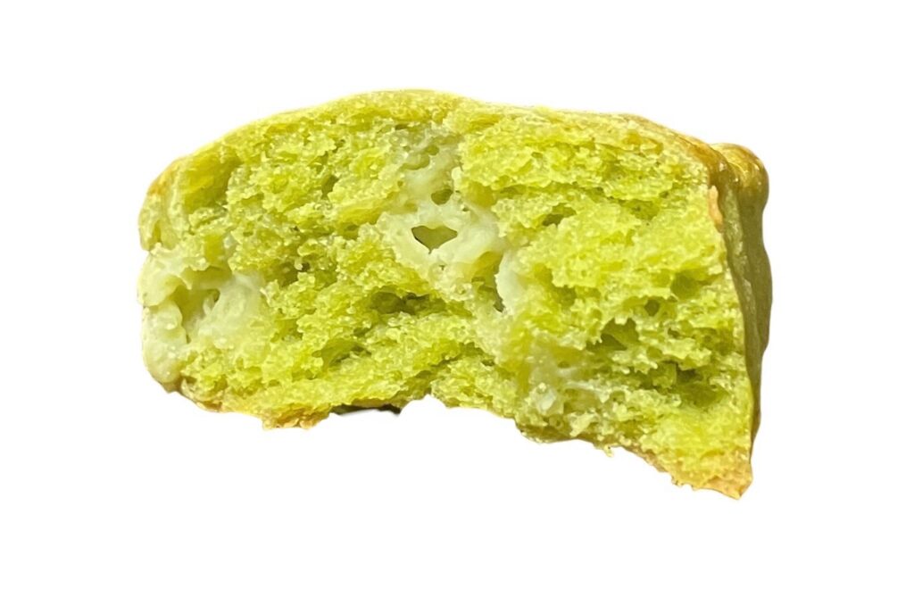 familymart-sweet-scone-green-tea-eating 