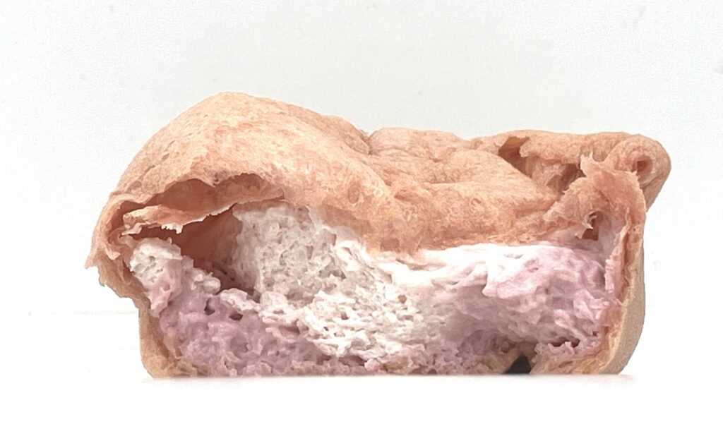 seveneleven-sweets-cream-puff-sakura-cream-eating 